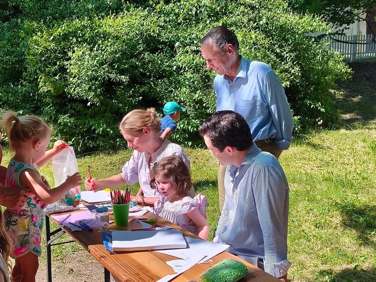 Kinderwerkstatt im Park von Schloss Lázeň.
